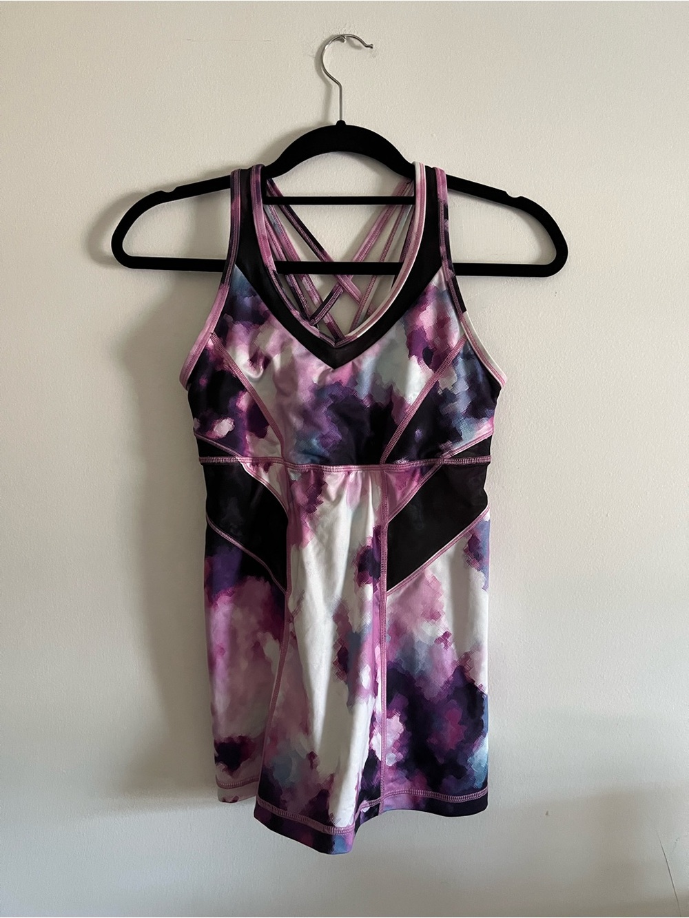 34) Lululemon Purple and Black Strap it Like it’s Hot Tank top Size 6